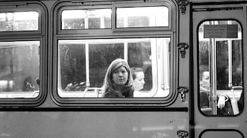 mulher em ônibus. Foto: Thomas Hawk/Flickr