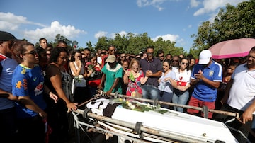 Arthur Vinícius é enterrado em Volta Redonda, no dia em que completaria 15 anos de idade. Foto: Fabio Motta/Estadão