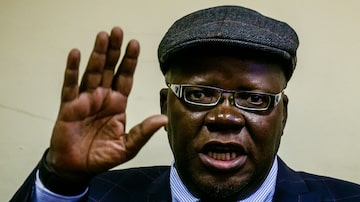 O político de oposição no Zimbábue Tendai Biti. Foto: Jekesai Jikizana/AFP