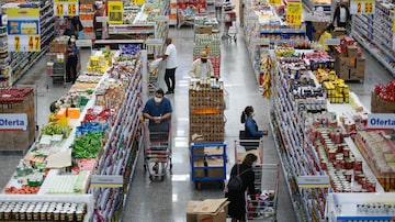 Varejo alimentar vem trabalhando com o menor índice de estoques em dois anos; supermercados estãocalculando a demanda do ponto de vista do consumidor. Foto: Wilton Junior/Estadão