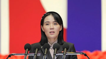 FILE - This photo provided by the North Korean government, Kim Yo Jong, sister of North Korean leader Kim Jong Un, delivers a speech during a national meeting against the coronavirus, in Pyongyang, North Korea on Aug. 10, 2022. Independent journalists were not given access to cover the event depicted in this image distributed by the North Korean government. The content of this image is as provided and cannot be independently verified. (Korean Central News Agency/Korea News Service via AP, File). Foto: Korean Central News Agency/Korea News Service via AP