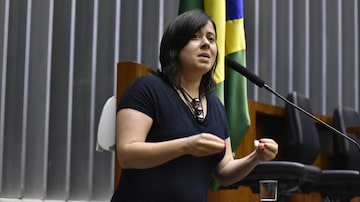 A deputada Sâmia Bomfim perdeu a relatoria de projeto que dá anistia a bolsonaristas - FOTO Zeca Ribeiro/Câmara dos Deputados