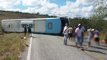 Ônibus que levava crianças para parque aquático, na Bahia, tomba e deixa pelo menos 5 mortos. Foto: Secretaria de Segurança Pública da Bahia (SSP)