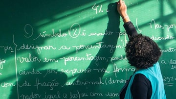 Professor receberá gratificação conforme desempenho dos alunos na disciplina em que dá aulas. Foto: Tiago Queiroz/Estadão