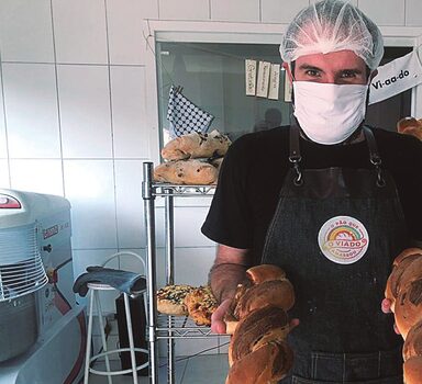 Gabriel Castro, 34, descobriu durante o isolamento que seus pães passaram a ser cobiçados por amigos e novos clientes. Foto: Arquivo pessoal