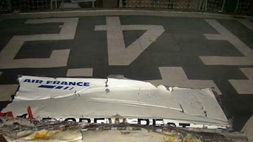 Imagem da asa do Airbus 330, da Air France, Voo 447, que fazia a rota Rio-Paris e desapareceu no Atlântico. Foto: Divulgação FAB
