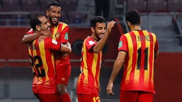 Jogadores do Espérance comemoram gol em vitória contra o Al-Sadd na disputa pelo quinto lugar no Mundial de Clubes. Foto: Corinna Kern / Reuters