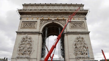 Obra começa no Arco do Triunfo, que será embrulhado segundo projeto de Christo. Foto: Ludovic Marin/AFP