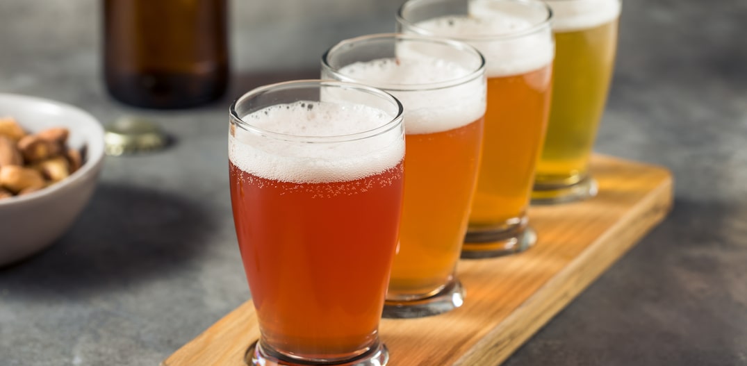 Cerveja sour: opção refrescante para o verão. Foto: Brent Hofacker/Adobe Stock