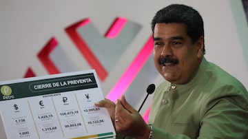 Durante um ato com políticos e empresários em Caracas, o presidente da Venezuela, Nicolás Maduro, pediu a ministro para configurar mecanismo com a ajuda de quatro bancos públicos. Foto: Miguel Gutiérrez/EFE