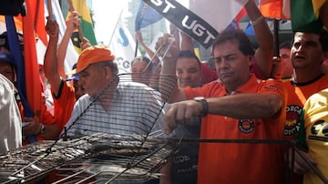 Protesto com churrasco de sardinha pelas Centrais Sindicais contra o aumento da taxa Selic, em SP. Foto: Werther Santana/AE