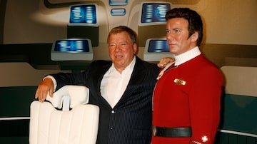 William Shatner com a estátua de seu personagem Capitão Kirk, no Madame Tussauds, em 2009. Foto: Fred Prouser/Reuters