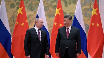 O presidente russo, Vladimir Putin, e o presidente chinês, Xi Jinping, durante reunião em Pequim nesta sexta-feira, 4. Foto: Sputnik/Aleksey Druzhinin/Kremlin via REUTERS