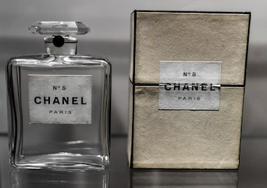 Perfume Chanel N°5 completa 100 anos - Estadão