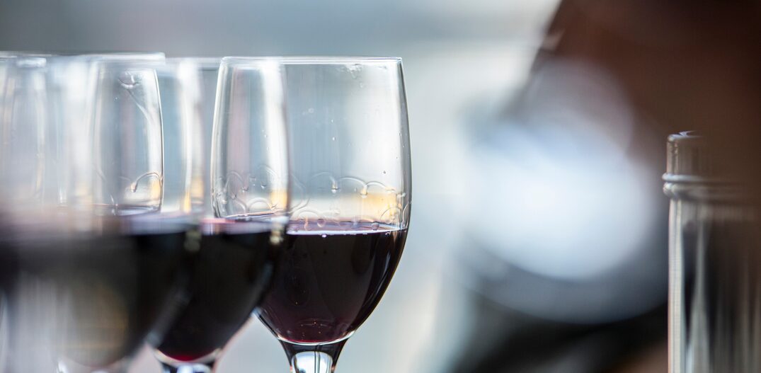 Consumidores estão comprando mais garrafas de vinho online durante isolamento. Foto: Tony Cenicola/NYT