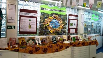 "Brasil em Novembro": painel e exposição dos livros da biblioteca