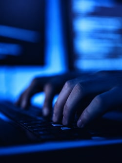 Falha crítica no Python expõe servidores a invasão e execução remota de códigos