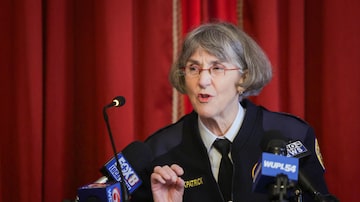 A superintendente da polícia de Nova Orleans, Anne Kirkpatrick; sede da instituição tem infestação de ratos e baratas. 