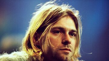 O genial líder do Nirvana, que completaria 50 anos nesta segunda, dia 20 de fevereiro, influenciou não só a sua geração como também todas as outras que vieram depois dele. Depressivo, atormentado e viciado em drogas, o cantor, compositor e guitarrista Kurt Cobain cometeu suicídio em 5 de abril de 1994, aos 27 anos. Veja 10 fatos sobre o autor de um dos grandes hits do Nirvana, 'Smells Like Teen Spirit', considerado o hino de uma geração. Foto: Frank Micelotta