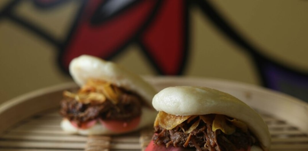 Bao Bao Baby. São quatro sabores de sanduíche, como o de cupim braseado, com rúcula com picles de rabanete. Foto: Gabriela Biló|Estadão 