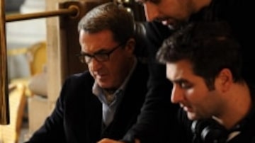 Éric Toledano e Olivier Nakache dão instruções a François Cluzet nos sets de "Intocáveis" - Fotos: @Unifrance