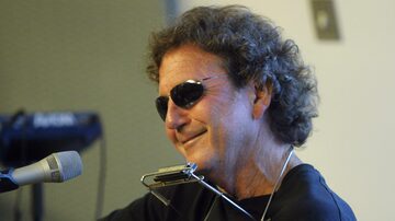 O cantor, compositor e músico Tony Joe White, em performance no Americana Music Festival, em Nashville, no Tennessee. Foto: Ed Rode / GETTY IMAGES NORTH AMERICA / AFP