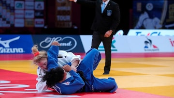 Brasileira Ellen Santana perde bronze para a holandesa Hilde Jager e termina em 5º lugar. Foto:  EFE/EPA/CHRISTOPHE PETIT TESSON