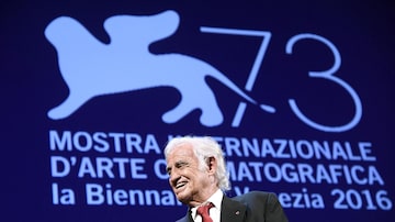 Belmondo, com 83 anos e fisicamente debilitado após o acidente vascular cerebral (AVC) que sofreu em 2001. Foto: Claudio Onorati/EFE