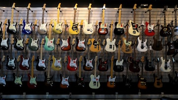 No Brasil, a Associação Nacional da Indústria da Música (Anafima) aponta em 78% a queda das importações de guitarras e contrabaixos entre 2012 e 2017. Foto: Hélvio Romero/Estadão