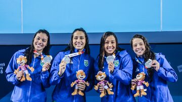 Ana Vieira, Fernanda Goeji, Malu Pessanha e Rafaela Raurich conquistarama medalha de prata no revezamento 4 x 100m livre. Foto: Pedro Ramos/rededoesporte.gov.br