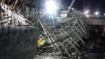 Parte da estrutura desabou na noite de segunda-feira. Foto: Bombeiros do Ceará
