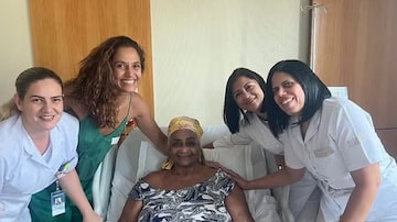 Mãe de Camila Pitanga recebe alta hospitalar. Foto: Reprodução/@camilapitanga via Instagram