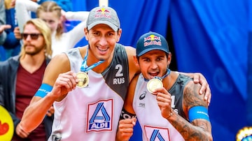 Viacheslav Krasilnikov e Oleg Stoyanovskiy superam alemães e são campeões doMundial de Vôlei de Praia. Foto: Reprodução/Fivb Twitter