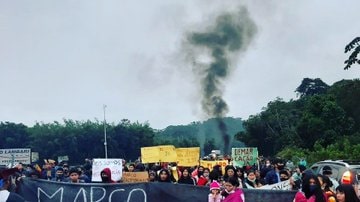Indígenas protestaram na rodovia Regis Bittencourt nesta terça, 29. Foto: Reprodução/ Twitter Centro de Trabalho Indigenista