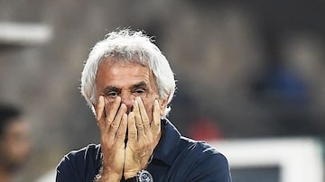 O técnico bósnio Vahid Halilhodzic foi demitido do comando da seleção do Marrocos a três meses da disputa da Copa do Mundo. Foto: CHARLY TRIBALLEAU / AFP