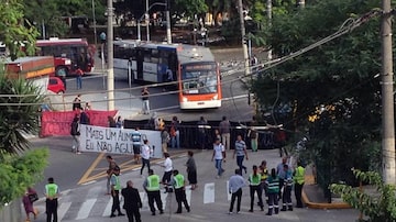 Segundo a SPTrans, bloqueio de uma das entradas do Terminal Parque Dom Pedro II, na região central da capital,não atrapalhou a circulação de ônibus no local. Foto: Movimento Passe Livre/Divulgação