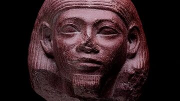 A cabeça de uma estátua data da 12ª dinastia do Egito, entre 1992 e 1874 antes de Cristo. O objeto foi encontrado por um estudante no terreno de uma escola na Escócia. Foto:  Museu Nacional da Escócia/ Divulgação