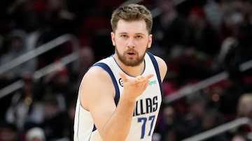 Dallas Mavericks guard Luka Doncic reacts after making a 3-point basket during the second half of an NBA basketball game against the Houston Rockets, Friday, Dec. 23, 2022, in Houston. (AP Photo/Eric Christian Smith). Foto: Eric Christian Smith/AP