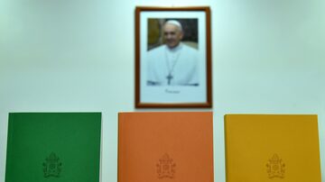 A 'Exortação Apostólica Amoris Laetitia' é composta de 9 capítulos em270 páginas. Foto: Alberto Pizzoli/AFP