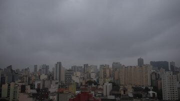 Feriados de Paixão de Cristo e Páscoa devem ser de tempo nublado na capital paulista, segundo Metereoblue. Foto: Tiago Queiroz/Estadão