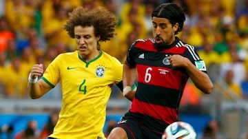 Sami Khedira e David Luiz disputam bola durante o 7 a 1. Foto: SOCCER SPORT WORLD CUP