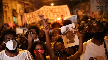 Manifestantes emato por justiça pelamorte de Kathlen Romeu, no Complexo do Lins. O MPRJ denunciou dois policiais militares nesta quarta-feira por envolvimento no caso. Foto: Ricardo Moraes/Reuters