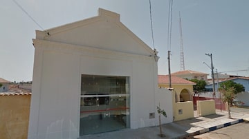 A cidade, de 9,8 mil habitantes, ficou com apenas uma agência bancária em operação. Foto: Google Street View/Reprodução