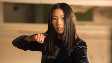 Olivia Ling interpreta Nicky Shen na série Kung Fu. Foto: Kailey Schwerman/The CW via AP