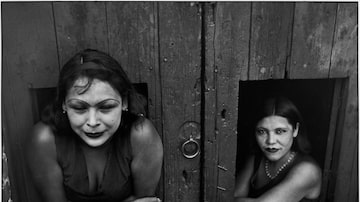 Bordel. Em 1934, na Cidade do México, na Calle Cuauhtemoctzin, o fotógrafo registrou as duas prostitutas. Foto: Henri Cartier-Bresson/Divulgação