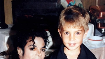 Michael Jackson com Wade Robson em 1987, quando os dois se encontraram pela primeira vez. Foto: Dan Reed/HBO