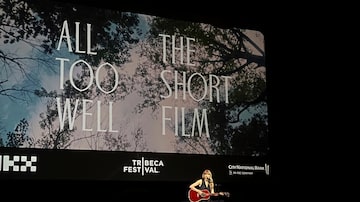 Taylor Swift faz performance de sua música 'All Too Well' no Festival de Tribeca em 11 de junho de 2022, em Nova York. Foto: Elise Ryan/AP Photo