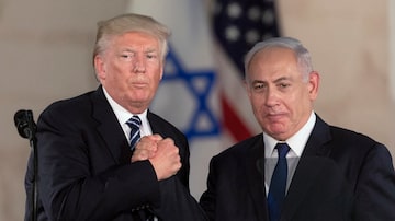 O presidente dos Estados Unidos, Donald Trump, e o premiê de Israel, Binyamin Netanyahu. Foto: AP Photo/Sebastian Scheiner