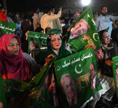 Partidários de Shehbaz Sharif celebram sua escolha como primeiro-ministro