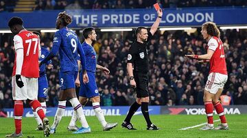 Arsenal e Chelsea empataram em jogo que David Luiz foi expulso. Foto: Andy Rain/EFE